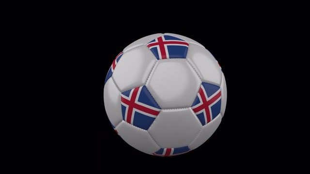 冰岛国旗上飞行的足球透明背景，阿尔法频道视频素材