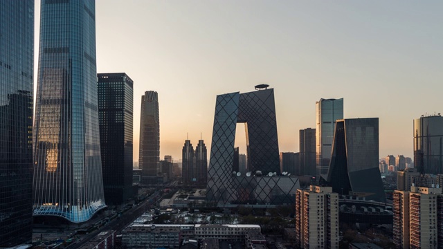 T/L鸟瞰图北京天际和市中心在日落/北京，中国视频素材