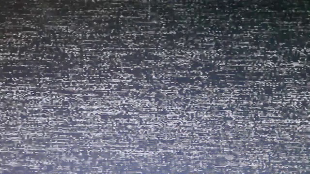 噪音缺陷黑屏播放VHS的噪音和伪影，旧磁带的故障。视频素材
