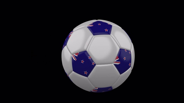 新西兰国旗上的飞行足球透明背景，阿尔法频道视频素材