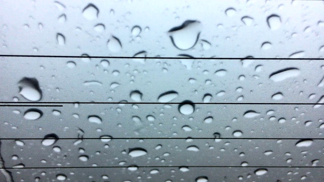 雨落在窗户上视频素材