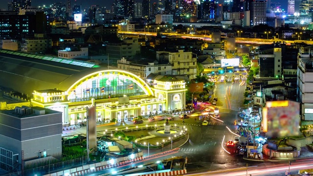夜市曼谷火车站大楼前，交通位于泰国曼谷视频素材