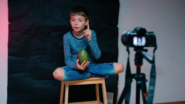 一个儿童视频博主写了一个关于水果的视频博客视频下载