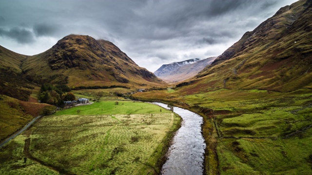 AERIAL:苏格兰风景- Glen Etive视频素材