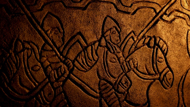 中世纪马背上的骑士石雕视频素材