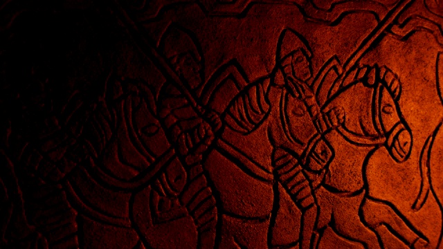 中世纪士兵用火雕刻的墙壁视频素材