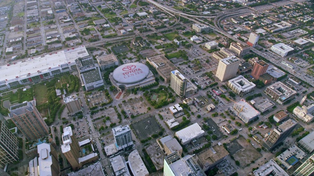空中的高层建筑在休斯顿市中心，德克萨斯州视频下载