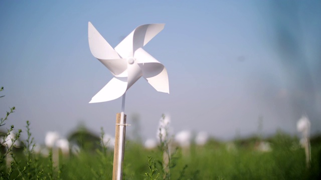 小型风力涡轮机玩具，环保理念视频素材