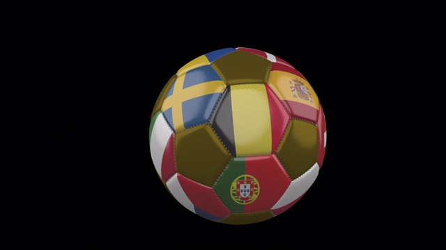 欧洲国家的旗帜在缓慢飞行的足球透明背景，阿尔法频道视频素材