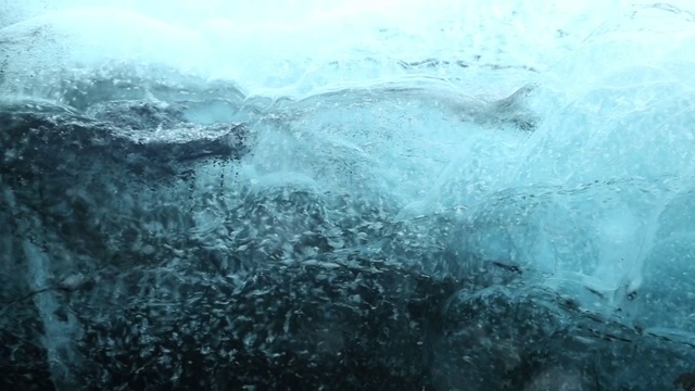 Vatnajokull冰川内的冰洞视频素材