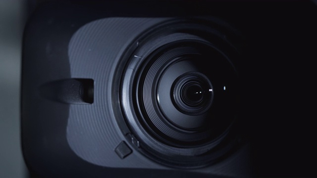 4K分辨率相机和镜头变焦，特写镜头。应急灯。视频素材