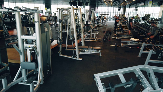 健身俱乐部-健身室，运动健身视频下载