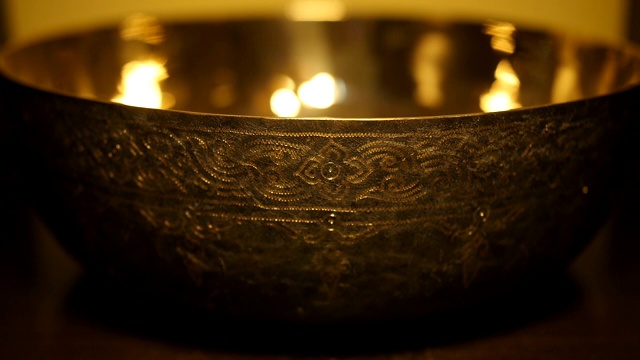 在泰国创造了一个古老的铜杯视频下载