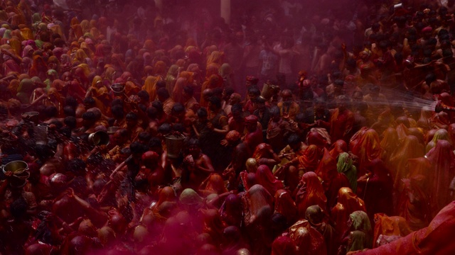 印度胡里节上的人们。视频下载