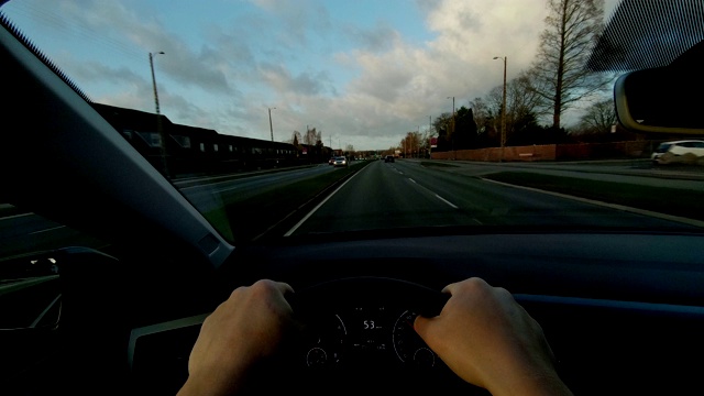 Rødovre Copenhagen POV人车日驾驶在汽车仪表板内视频素材