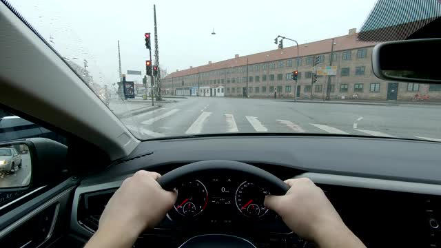 西北哥本哈根POV人车日驾驶转向车仪表盘视频素材
