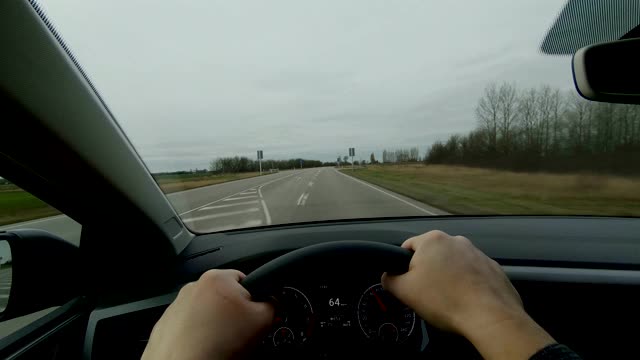 丹麦洛兰POV人车日驾驶转向车仪表盘视频素材
