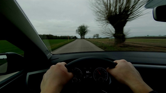 丹麦洛兰POV人车辆日驾驶在汽车仪表盘内视频素材