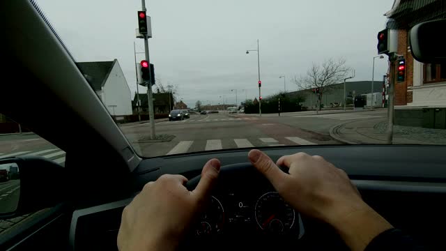 纳斯科夫丹麦POV人车日行驶在汽车仪表盘内视频素材
