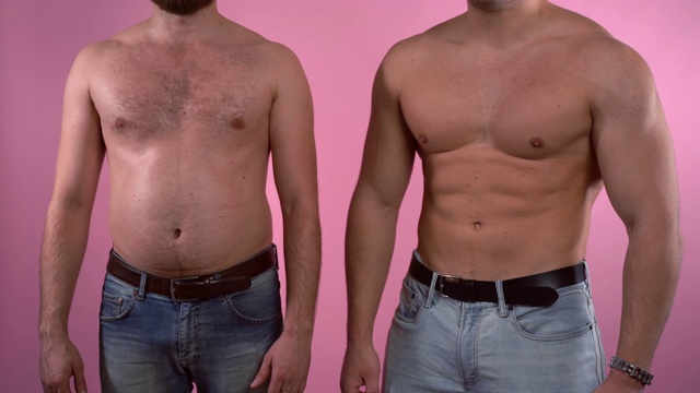 两名男子展示了艰苦运动训练后的身体变化，这是现代社会肥胖人士的完美动机。健康的饮食和生活方式，减肥的动力。两个男人在粉红色的背景下摆姿势，胖肚子和完美的肚子视频下载