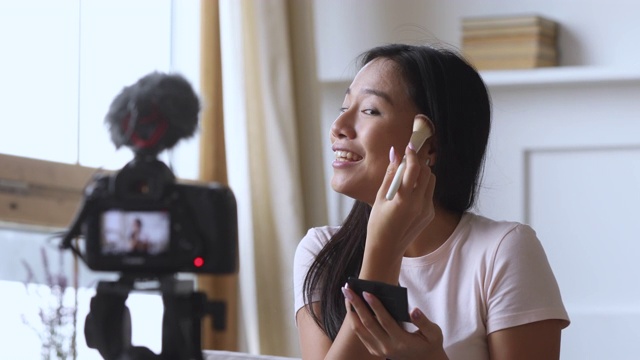 亚洲女孩美容博客记录数码相机化妆教程视频下载