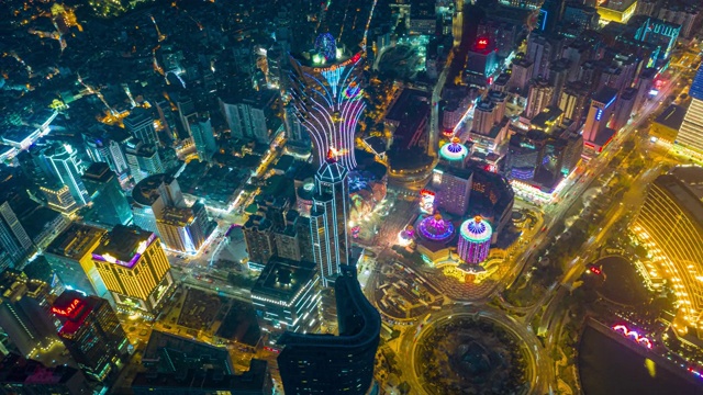 在中国香港岛附近的澳门城市的夜景和摩天大楼视频购买