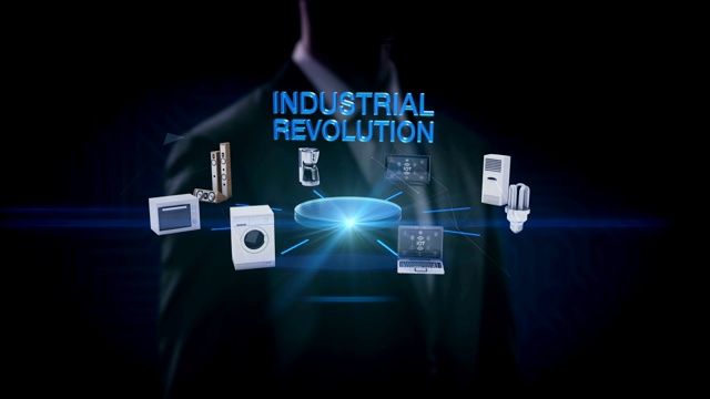 商人触摸屏幕，“工业革命”连接显示器、微波炉、灯泡、洗衣机、空调、音响、咖啡壶、智能家电、4k电影。视频素材