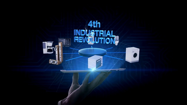 提升智能pad，“第四次工业革命”连接显示器、微波炉、灯泡、洗衣机、空调、音响、咖啡壶、智能家电、4k电影。视频素材