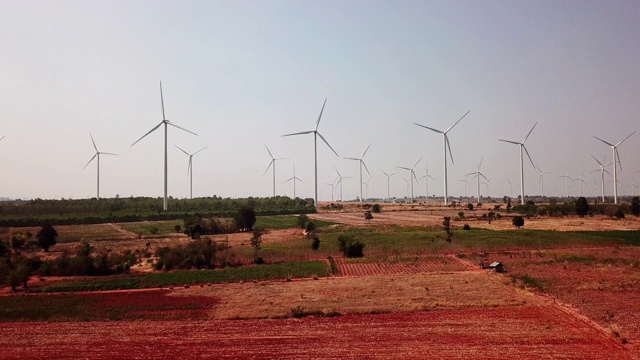 风力发电机的航拍替代能源概念视频素材