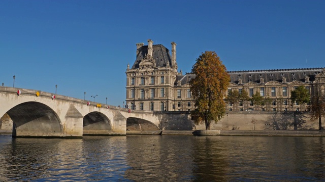 横跨塞纳河的协和式桥。法国巴黎视频下载