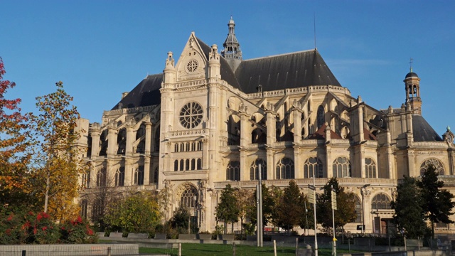 商业交易所和圣尤斯塔什教堂的南立面，第一区，巴黎，Île-de-France，法国视频下载