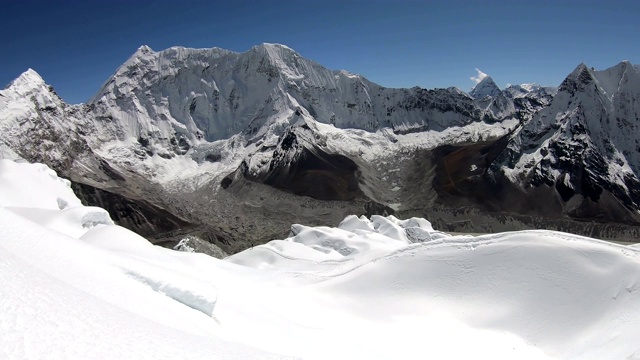 尼泊尔，喜马拉雅山岛的顶峰视频素材
