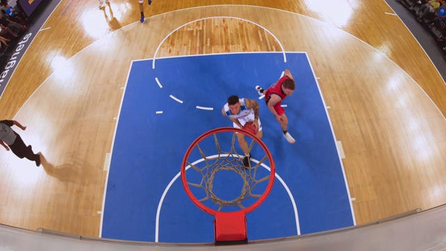 篮球框和一个球员用一只手扣篮视频下载