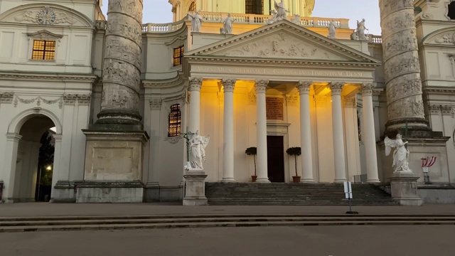 维也纳圣查尔斯教堂的夜晚视频下载