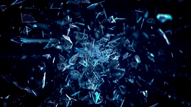 破碎的玻璃在4K的黑色背景下爆炸视频下载