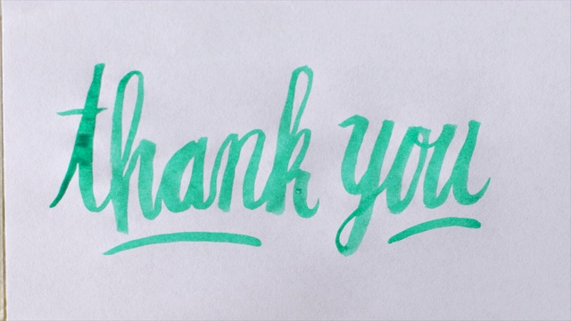 用绿色的笔手写“谢谢你”视频素材