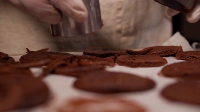 制作巧克力饼干视频素材