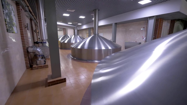 斯坦尼康拍摄于啤酒厂的啤酒厂视频下载