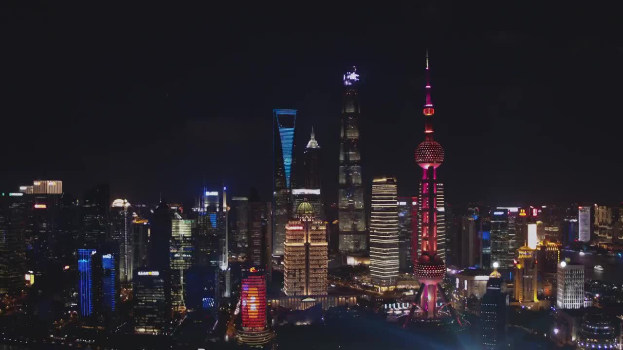 中国上海鸟瞰图。通过5G、智慧城市和通信网络概念、大数据数字城市连接空中城市。视频素材