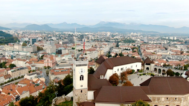 空中的卢布尔雅那城堡和城市景观/斯洛文尼亚视频素材