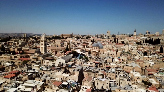 航拍耶路撒冷老城飞往圣墓教堂视频下载