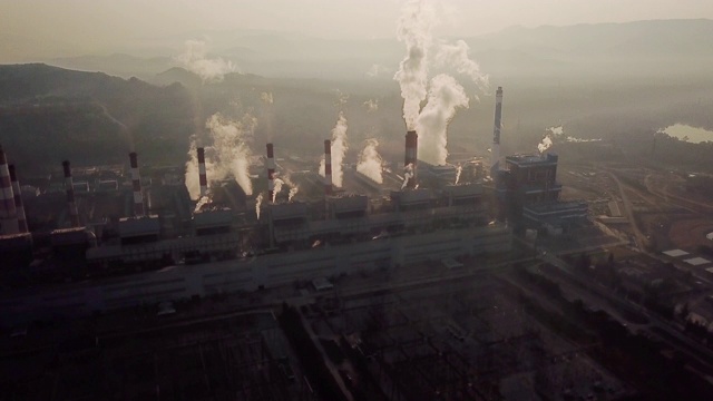 航拍煤电厂，日落时分视频素材