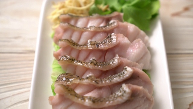 清蒸石斑鱼配辣味海鲜蘸汁视频下载