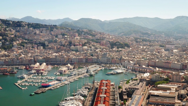 鸟瞰图热那亚城市中心和工业海港在一个阳光明媚的日子视频素材