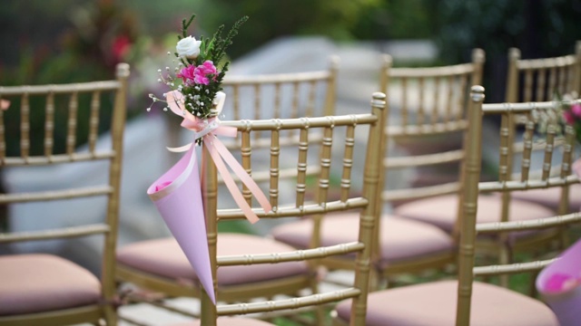 婚礼椅和花束视频素材