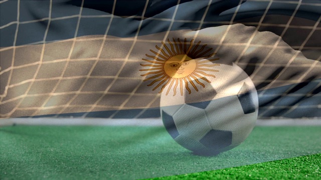 足球在草地上弹跳，阿根廷国旗在足球场的前景上飘扬。视频素材