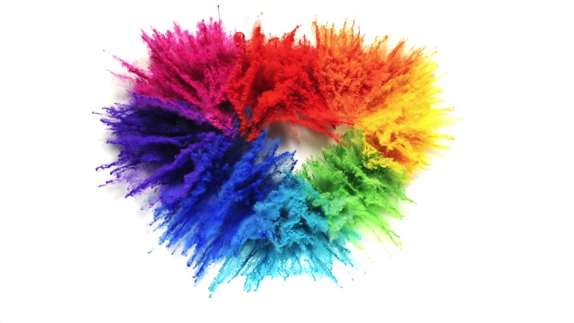 用彩虹色的粉末在超级慢镜头中爆炸，在白色背景上形成一个心形视频下载