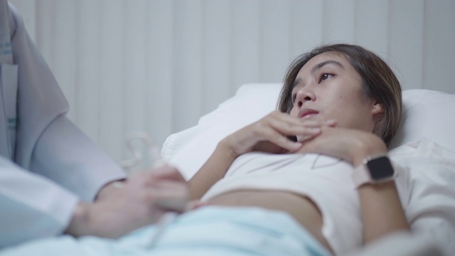 男护士为孕妇做超声检查视频下载