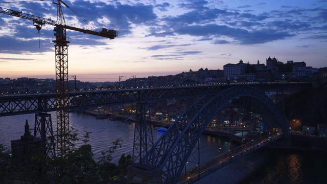 葡萄牙波尔图多姆路易斯I桥的日落风景视频下载