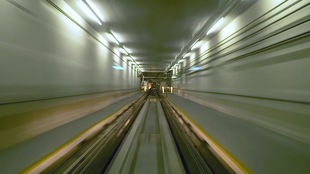 时间流逝自动列车地铁地铁地下管道隧道快速视频素材